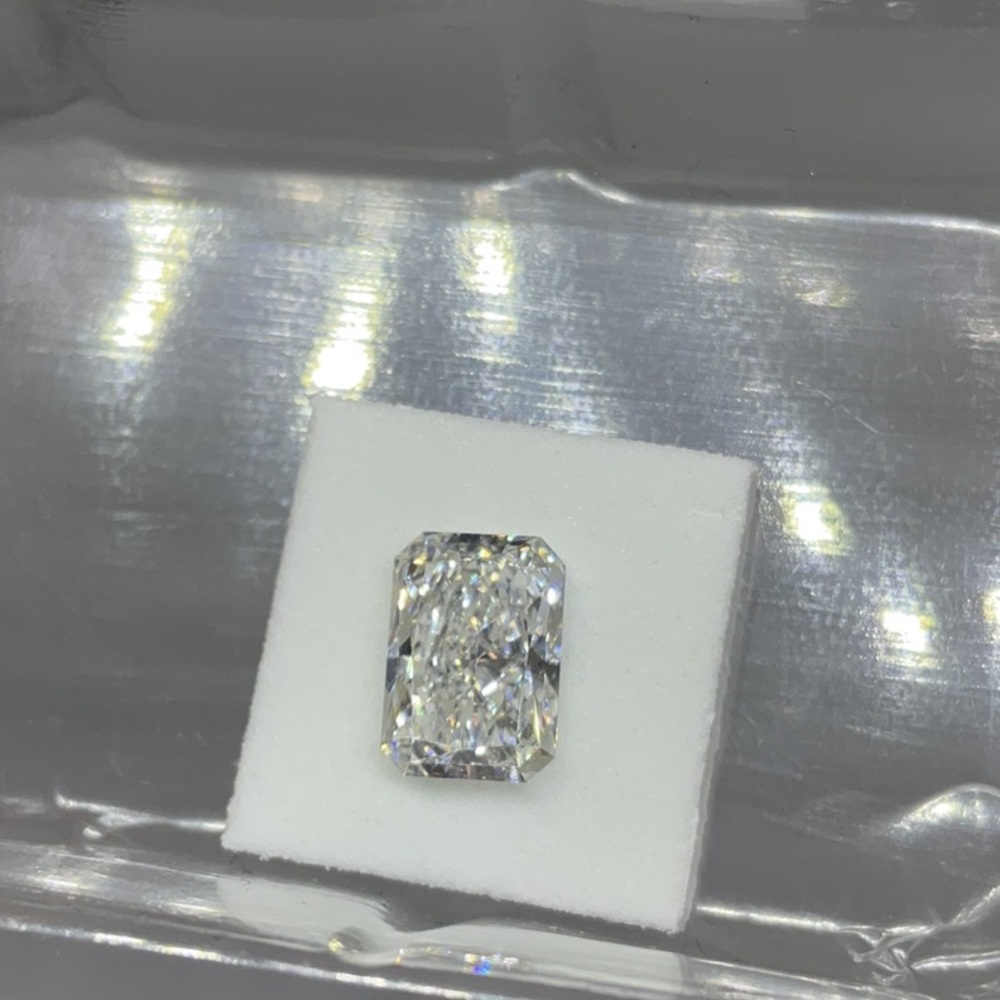IGI Certified 2.04 Carat Radiant Cut VSI Color D Lab Grown Lose Diamond - Picture 9 of 13
